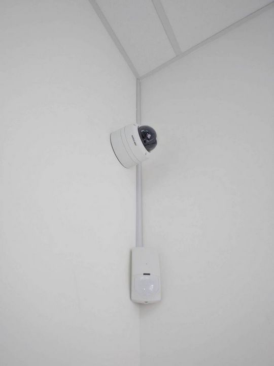 Hikvision DS-2CD2143G0-IS, Коммутационный бокс DH-PFA136, сигнализация