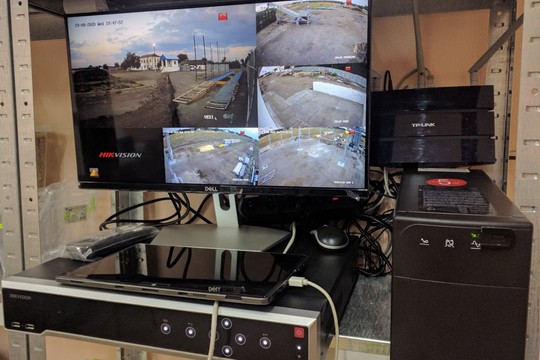 Видеонаблюдение, Hikvision DS-7732NI-K4/16P, Монитор DELL 23
